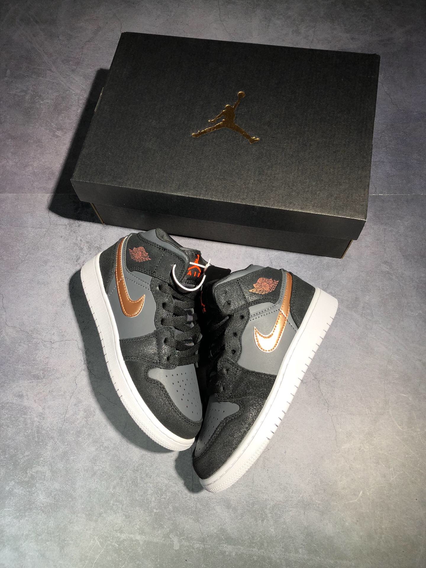 Authentic Air Jordan 1 Mid Bronze GS